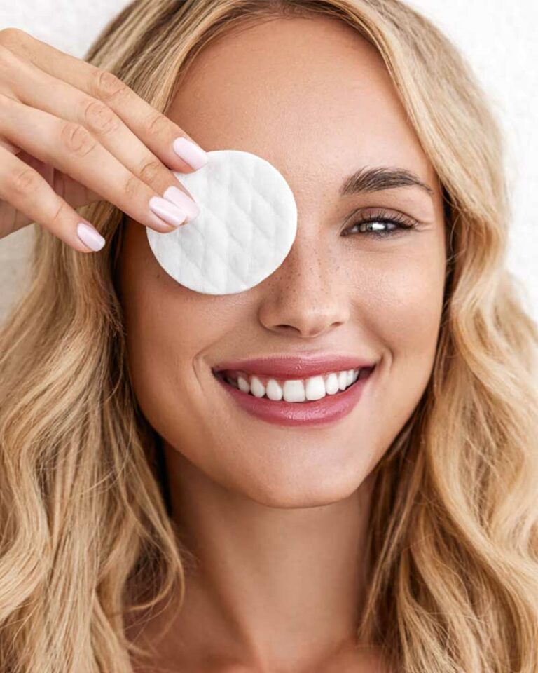 Step 1 – Augen Make-Up entfernen
